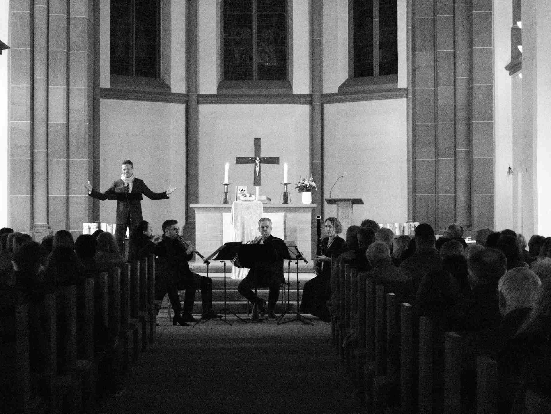 Roman Knižka und das Bläserquintett Opus 45. Foto: tbar