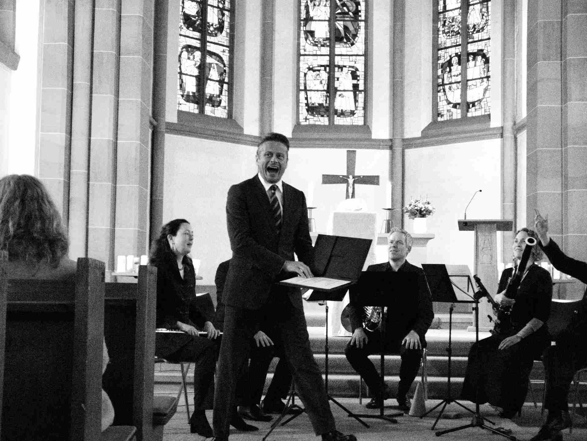 Roman Knižka und das Bläserquintett Opus 45. Foto: tbar