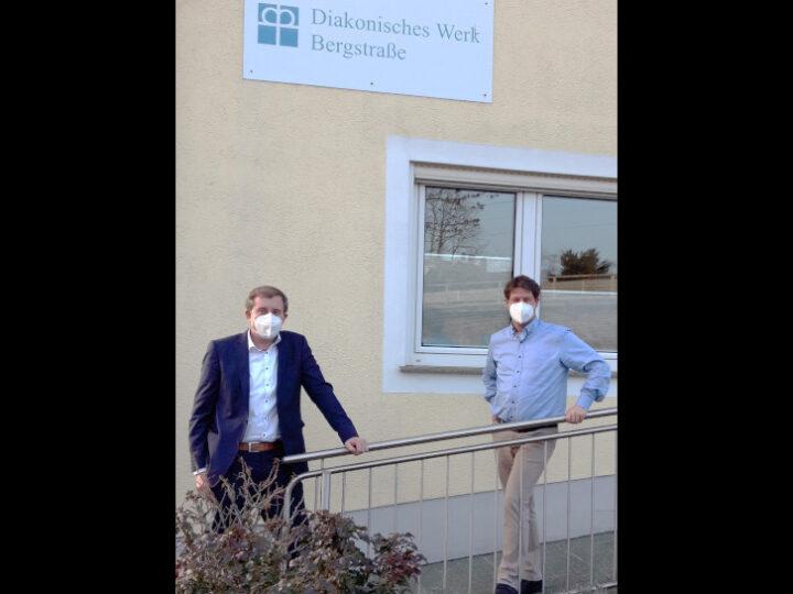 Kreisbeigeordneter Karsten Krug und Tobias Lauer, Leiter des Diakonischen Werks Bergstraße (von links). Foto: DWB