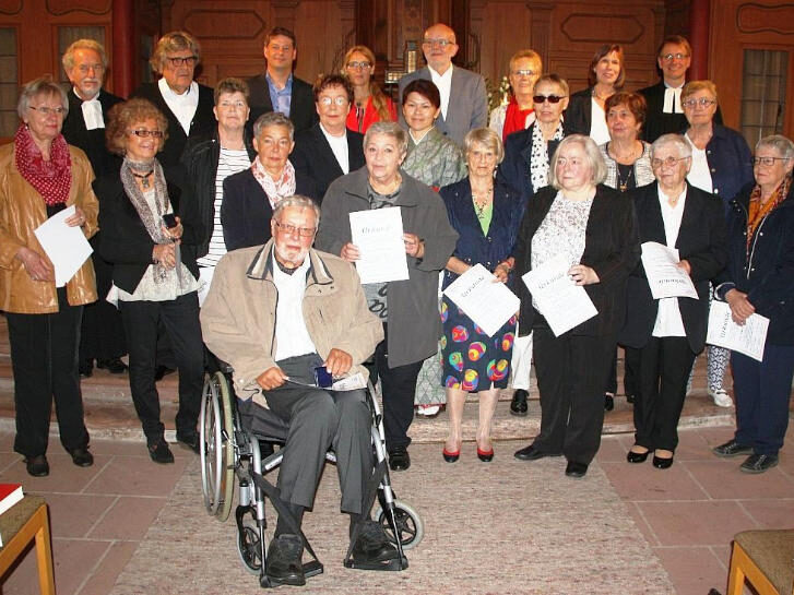 Ausgezeichnet! Mit Urkunde und Kronenkreuz. Foto: bbiew