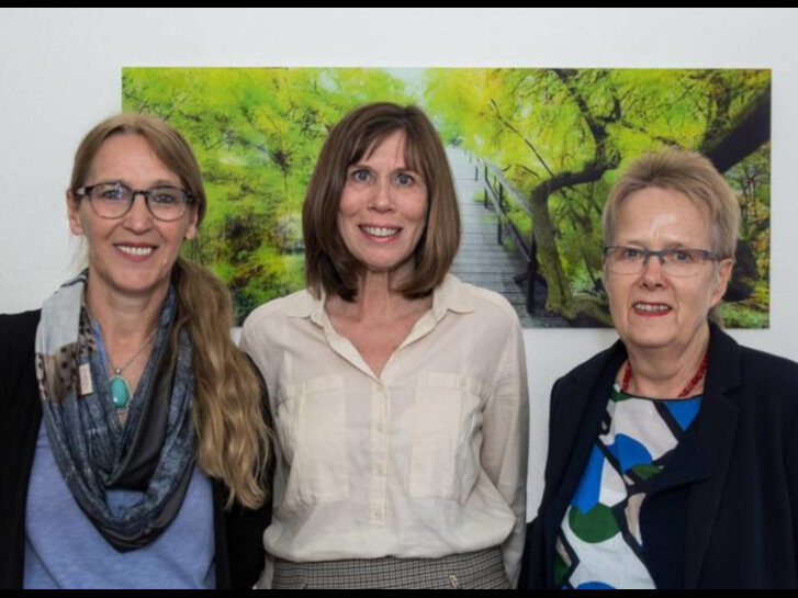 Frauenpower: Susanne Hagen, Dr. Uter Weber-Schäfer und Irene Finger (von links) wollen künftig verstärkt Schüler und Studenten als Tafel-Helfer gewinnen. Foto: Sascha Lotz