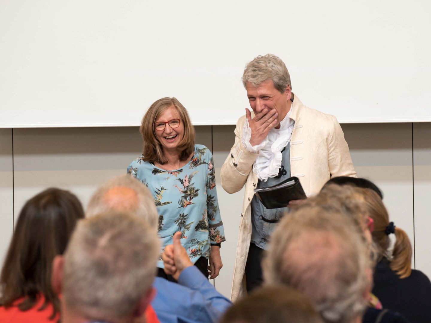 Ursula Thiels und Carsten Englert alias Friedrich Hölderlin. Foto: DH